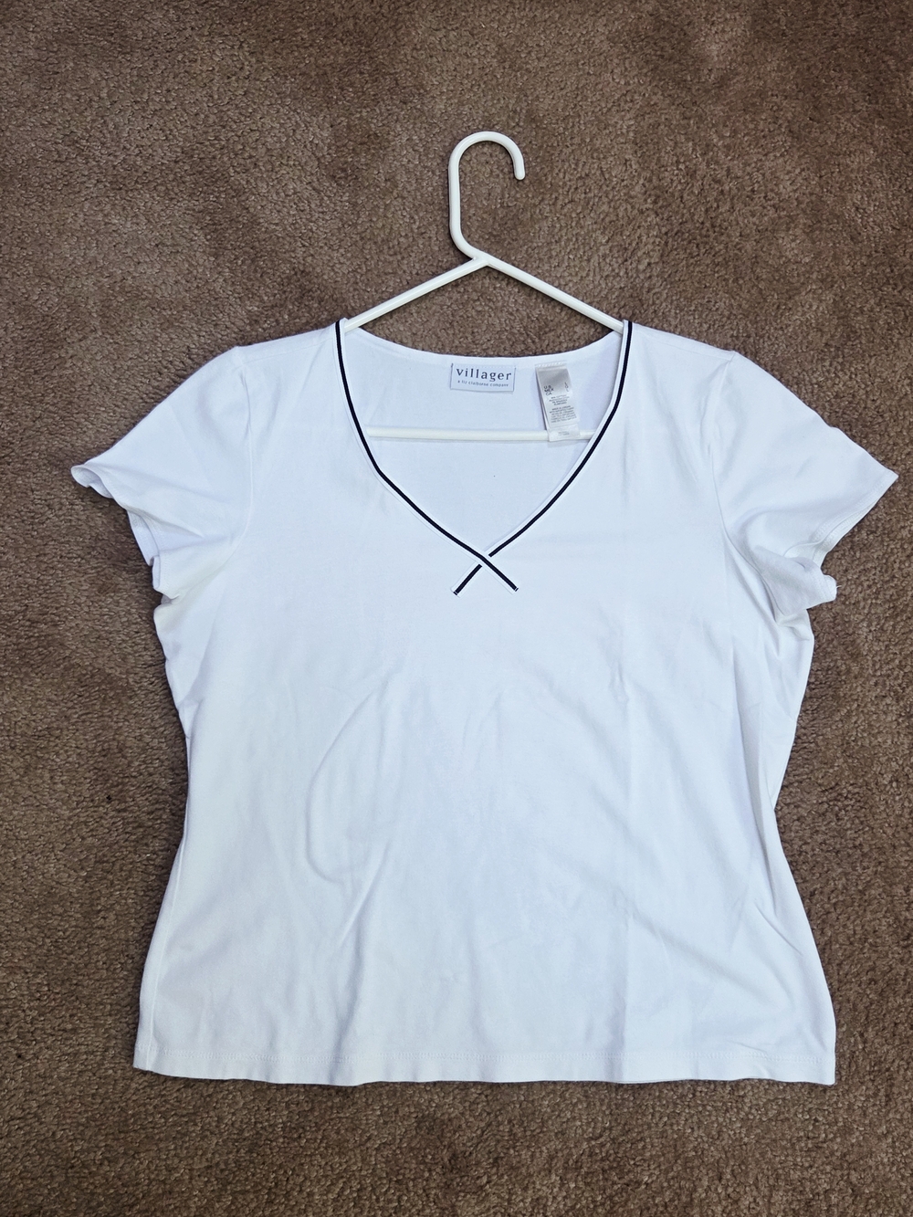 LIZ claiborne Company - villager White Short-Sleeve V-Neck Tee with Black Piping